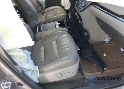 2015 Toyota Sienna Xle 8 Passenger z USA, uszkodzony, nr VIN 5TDYK3DC4FS681031